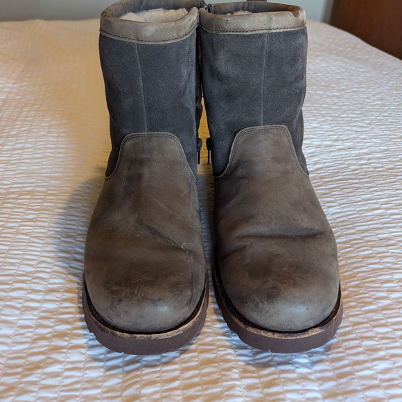 UGG Hendren Waterproof Boots - Men's size 11 - Picture 2 of 7